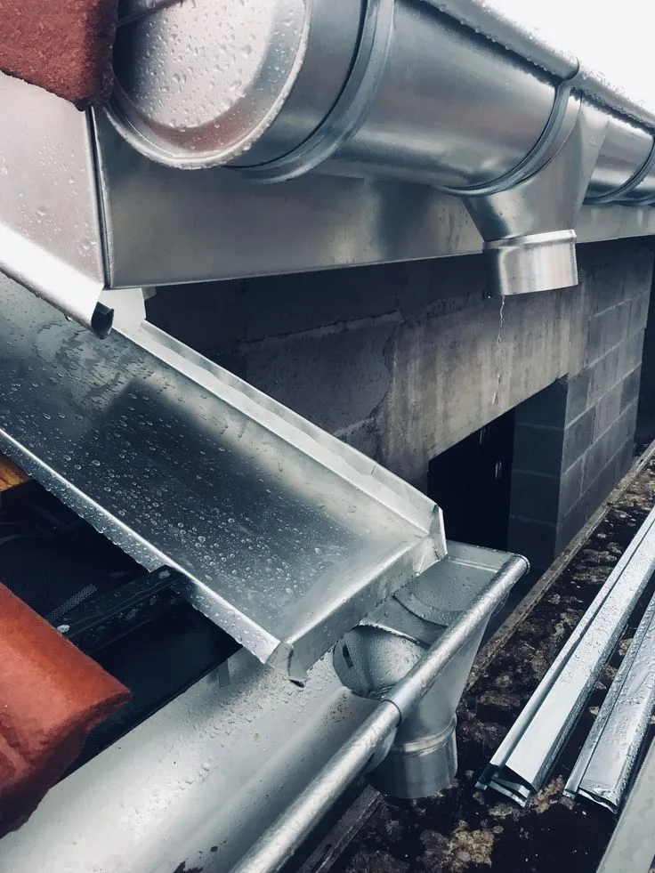 Après — Pose de gouttières zinc
